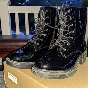 Boohoo Size 7 Wide Fit Zip Back Patent Hiker Boot